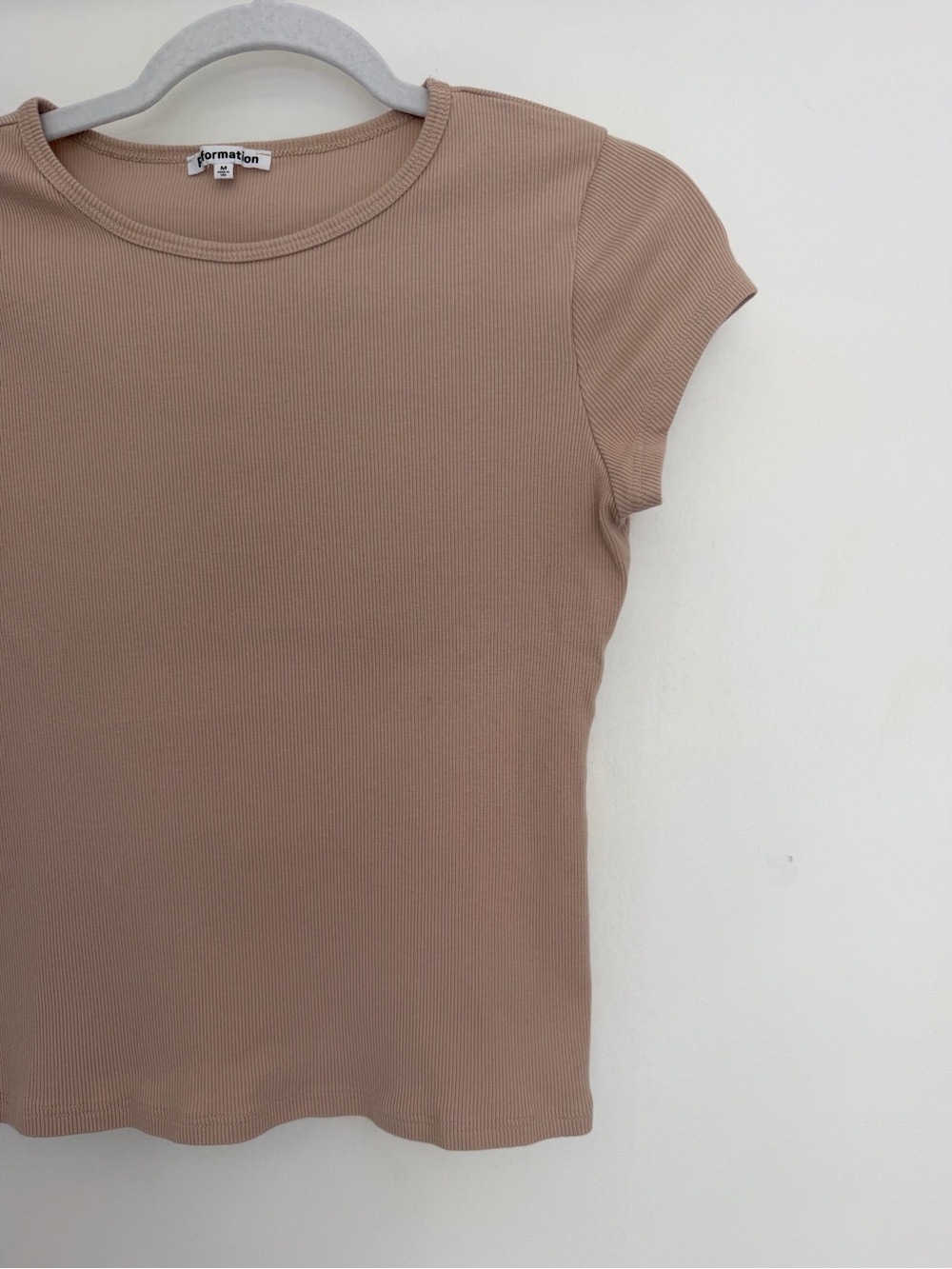 Reformation "Muse" Sand Tan Neutral Ribbed Baby Cropped Tee Shirt - Picture 8 of 16
